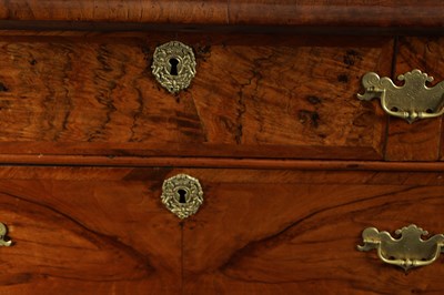 Lot 1425 - A WILLIAM AND MARY CROSS-BANDED AND GEOMETRICALLY INLAID FIGURED WALNUT CABINET ON CHEST