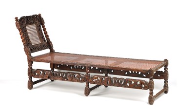 Lot 920 - A WILLIAM AND MARY WALNUT CHAISE LONG WITH BERGERE SEAT