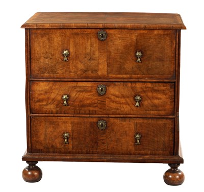 Lot 835 - A WILLIAM AND MARY UNUSUAL HERRING-BANDED FIGURED WALNUT CHEST OF DRAWERS