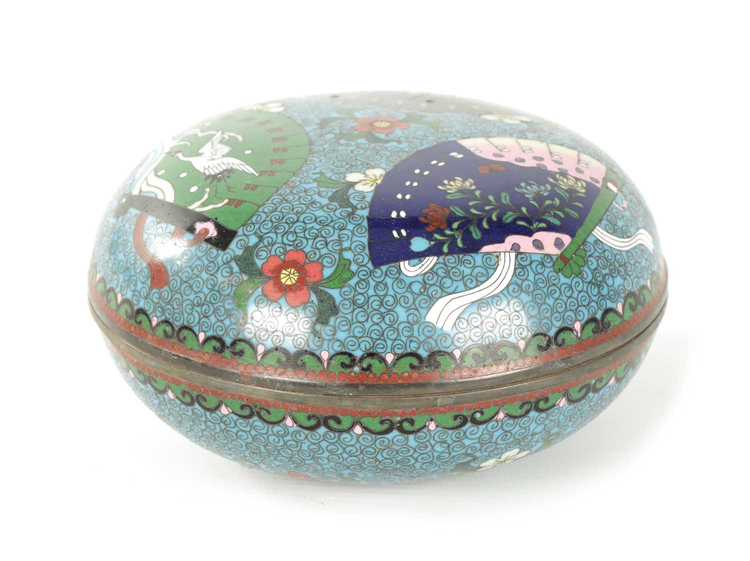 Lot 77 - A JAPANESE MEIJI PERIOD CLOISONNÉ ENAMEL LIDDED BOWL