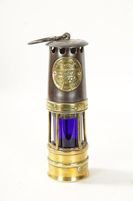 Lot 425 - A HAILWOOD & ACKROYD BRASS AND STEEL MINER'S LAMP NO 471