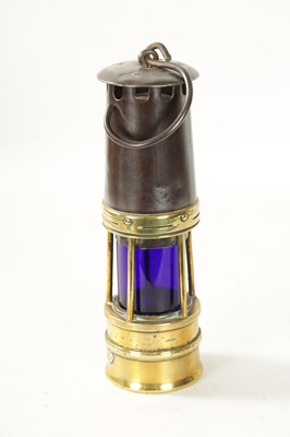 Lot 425 - A HAILWOOD & ACKROYD BRASS AND STEEL MINER'S LAMP NO 471