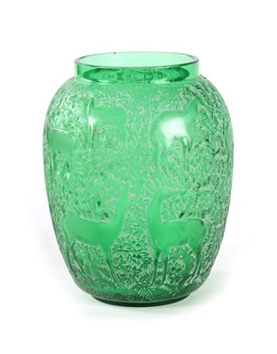 Lot 10 - A LALIQUE FROSTED EMERALD GREEN ‘BICHES’ VASE
