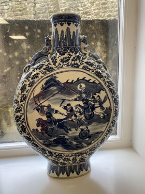 Lot 86 - A 19TH CENTURY OVER-SIZED CHINESE BLUE AND WHITE MOON FLASK