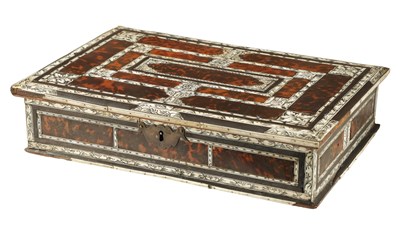 Lot 355 - A 17TH CENTURY ANGLO PORTUGUESE TORTOISESHELL AND IVORY PANELLED  LACE BOX