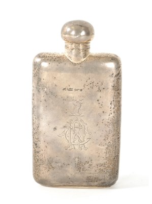 Lot 305 - A GEORGE V SILVER HIP FLASK BY MAPPIN AND WEBB