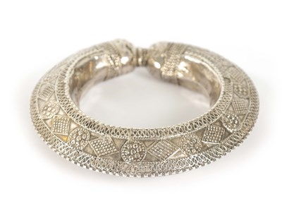 Lot 4 - A 19TH CENTURY SILVER AFRICAN TRIBAL BANGLE