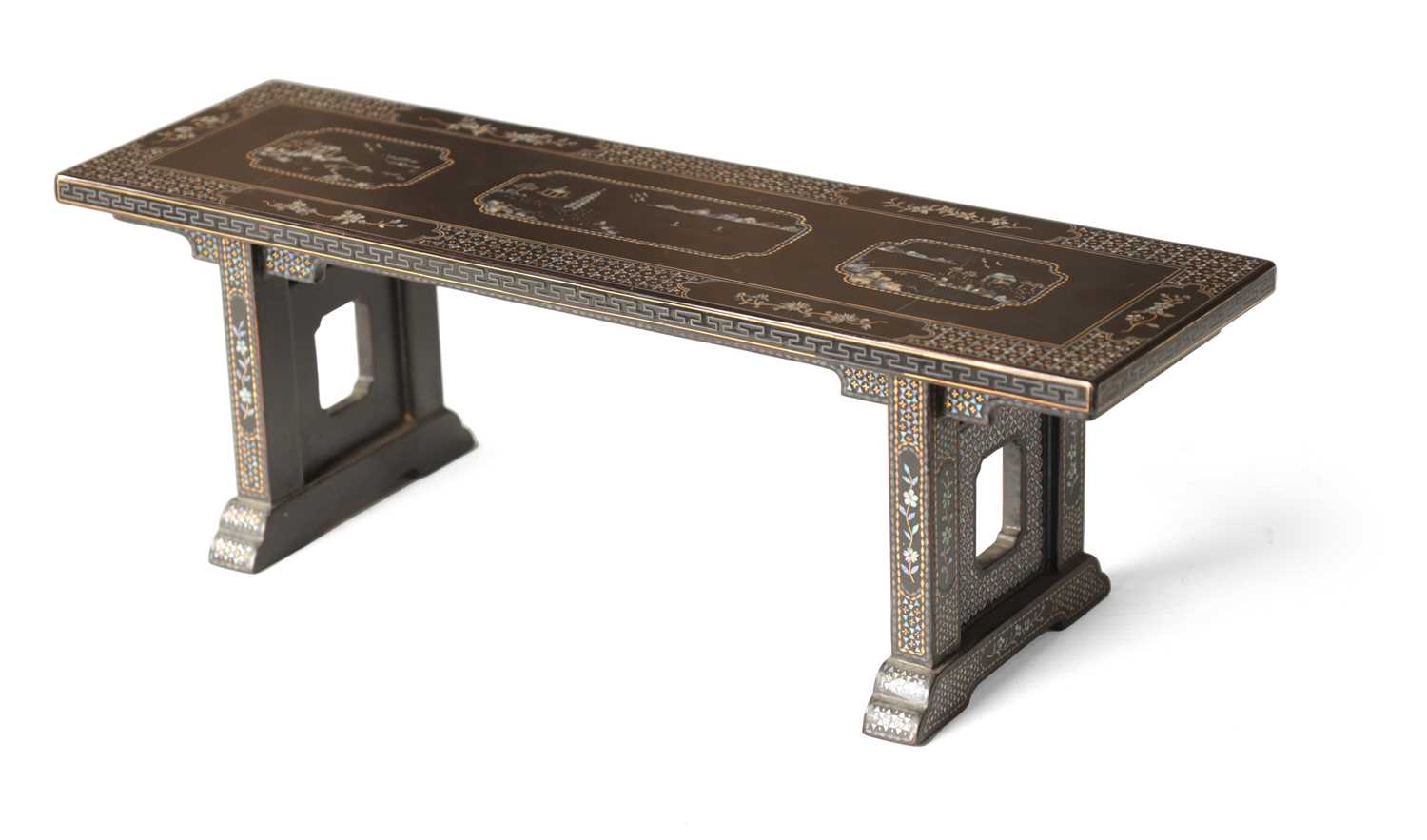 Lot 101 - A 19TH CENTURY CHINESE MICRO-ABALONE INLAID
