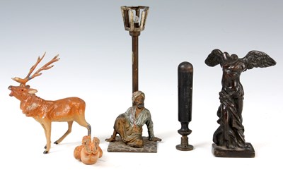 Lot 416 - A SELECTION OF ITEMS to include a bronze...