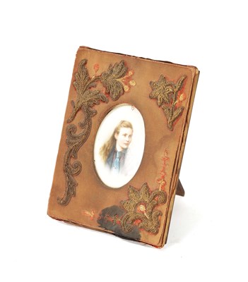 Lot 609 - A 19TH CENTURY CONTINENTAL FRAMED OVAL PORCELAIN PLAQUE OF A YOUNG LADY