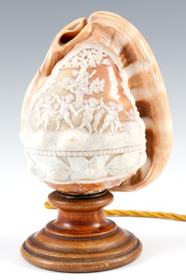 Lot 417 - AN EARLY 20th CENTURY CAMEO CARVED CONCH SHELL...