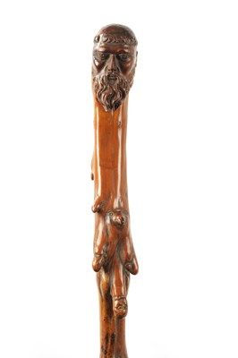 Lot 401 - A LATE 18TH/EARLY 19TH CENTURY CARVED ROOTWOOD WALKING STICK