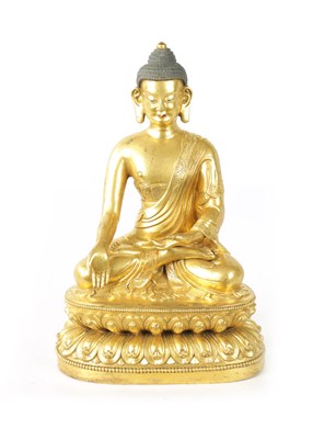 Lot 105 - AN EARLY CAST GILT BRONZE TIBETAN BUDDHA