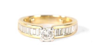 Lot 194 - AN 18CT GOLD SOLITAIRE DIAMOND RING