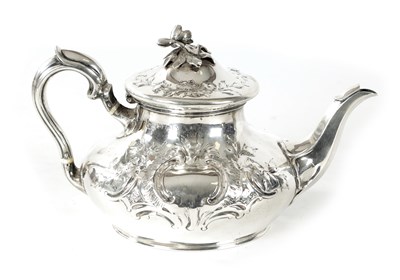 Lot 294 - A LATE REGENCY SILVER TEAPOT