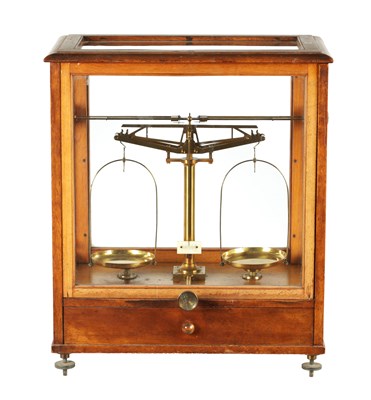 Lot 132 - A SET OF EARLY 20TH CENTURY PRECISION APOTHECARY SCALES BY OERTING, LONDON