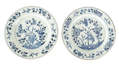 Lot 117 - A PAIR OF 18TH CENTURY CHINESE BLUE AND WHITE PLATES