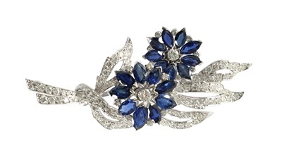 Lot 206 - A FINE MID 20TH CENTURY PLATINUM SAPPHIRE AND DIAMOND FLOWER SPRAY BROOCH