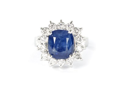 Lot 188 - A LADIES LARGE 18CT WHITE GOLD SAPPHIRE AND DIAMOND RING