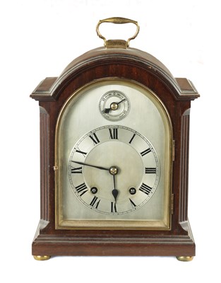 Lot 105 - AN EDWARDIAN MAHOGANY QUARTER CHIMING MANTEL CLOCK