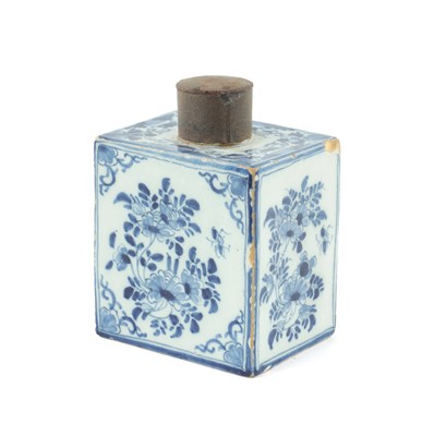 Lot 297 - AN ENGLISH DELFTWARE BLUE AND WHITE PORCELAIN TEA CADDY CIRCA 1750