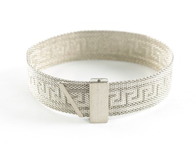 Lot 281 - A SILVER MESH ADJUSTABLE BRACELET