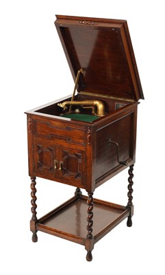 Lot 397 - AN EARLY 20TH CENTURY OAK STANDING GRAMOPHONE