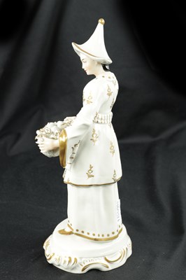 Lot 239 - A 19TH CENTURY SITZENDORF PORCELAIN FIGURE OF AN ORIENTAL FRUIT SELLER