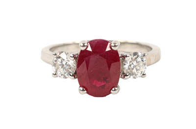 Lot 472 - AN 18CT WHITE GOLD DIAMOND AND RUBY LADIES RING