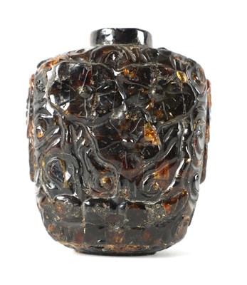 Lot 26 - A CHINESE CARVED AMBER SNUFF BOTTLE
