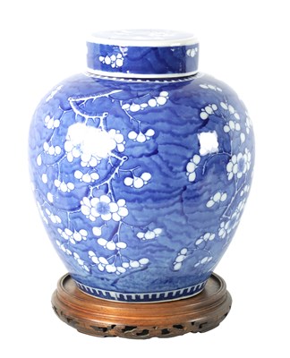 Lot 165 - A LARGE CHINESE BLUE AND WHITE PORCELAIN GINGER JAR AND COVER