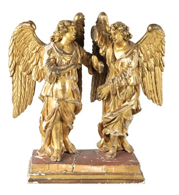 Lot 104 - A GOOD 17TH/18TH CENTURY ITALIAN CARVED GILT WOOD FIGURAL SCULPTURE OF TWO ANGELS