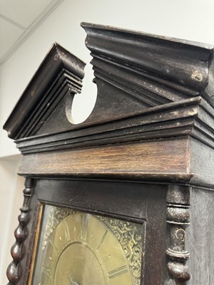 Lot 1235 - GABRIEL SMITH, BARTHOMLEY. AN EARLY 18TH CENTURY OAK 30-HOUR LONGCASE CLOCK