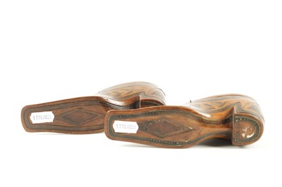 Lot 1066 - A PAIR OF EARLY 19TH CENTURY EUROPEAN ‘SHOE’ SNUFF BOXES