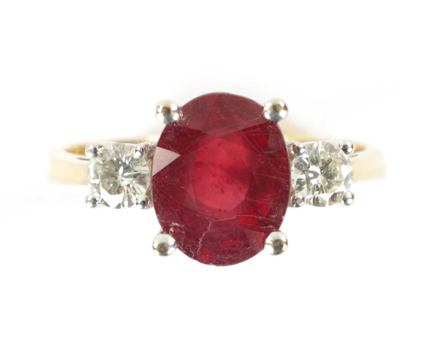 Lot 620 - AN 18CT GOLD RUBY AND DIAMOND RING