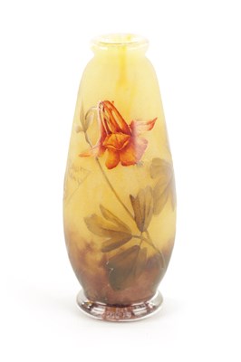 Lot 457 - AN ART NOUVEAU DAUM ETCHED GLASS CAMEO AND ENAMELLED SOLIFLEUR VASE DECORATED WITH ANCOLIES