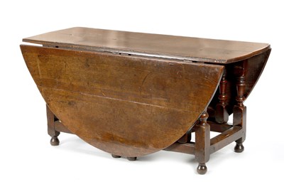 Lot 1464 - A LARGE 17TH CENTURY JOINED OAK EIGHT SEATER GATE LEG TABLE