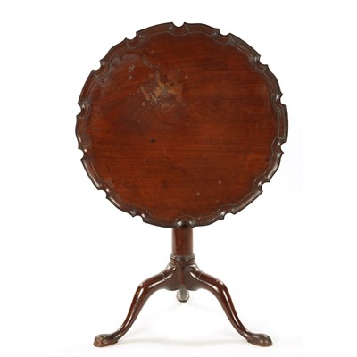 Lot 41 - A GEORGE III MAHOGANY PIE CRUST EDGE BIRD CAGE CHIPPENDALE-STYLE TRIPOD TABLE