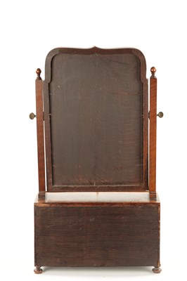 Lot 356 - A FINE QUEEN ANNE HERRINGBONE BANDED AND BURR WALNUT TABLE MIRROR
