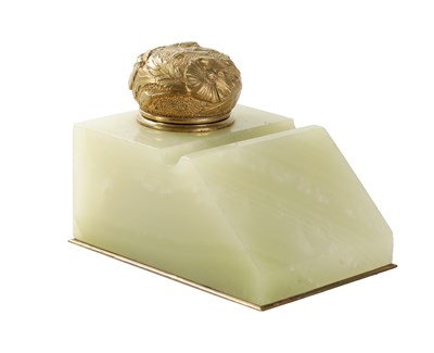 Lot 311 - AN EDWARDIAN ONYX AND ORMOLU MOUNTED INKWELL