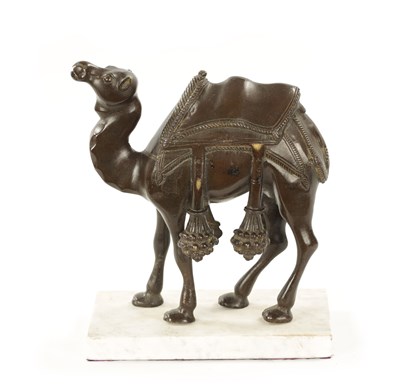 Lot 210 - AN EARLY 20TH CENTURY BRONZE SCULPTURE OF A CAMEL