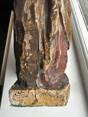 Lot 100 - AN EARLY 18TH CENTURY SPANISH CARVED FIGURE OF MOSES WITH CHILD