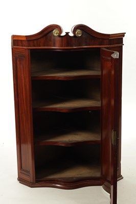 Lot 153 - A 19TH CENTURY MAHOGANY SERPENTINE FRONTED HANGING CORNER CUPBOARD IN THE MANNER OF DUNCAN PHYFE