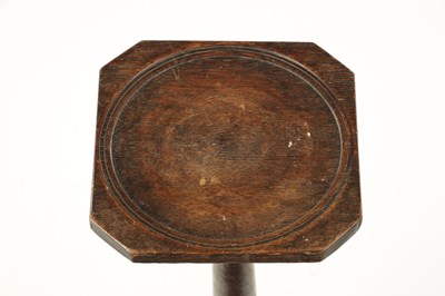 Lot 265 - AN EARLY 18TH CENTURY OAK CANDLE STAND WITH DISHED TOP