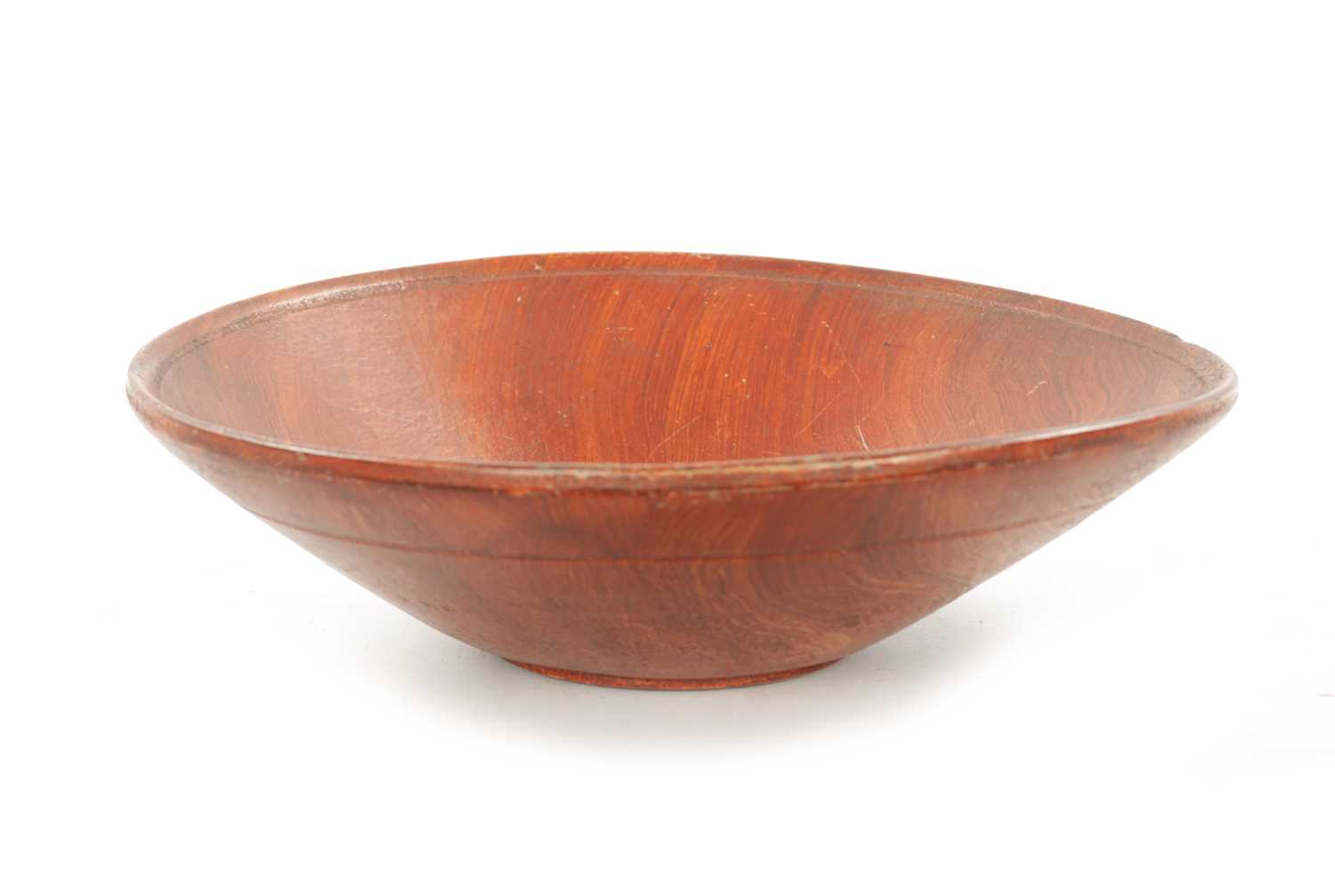 Lot 320 - A 19TH CENTURY SCUMPLED PINE TREEN FRUIT BOWL POSSIBLY AMERICAN