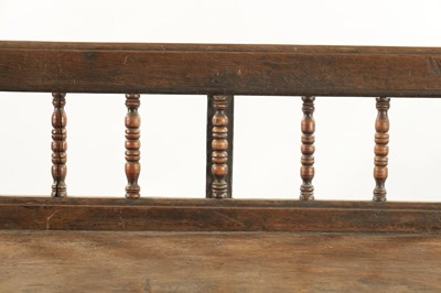 Lot 3 - AN EARLY 18TH CENTURY OAK SPINDLE BACK BENCH