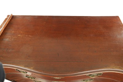 Lot 168 - A LARGE GEORGE III CHIPPENDALE PERIOD MAHOGANY COUNTRY HOUSE SERPENTINE CHEST OF DRAWERS
