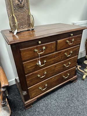 Lot 1471 - A GEORGE III MAHOGANY LANCASHIRE CHEST OF DRAWERS