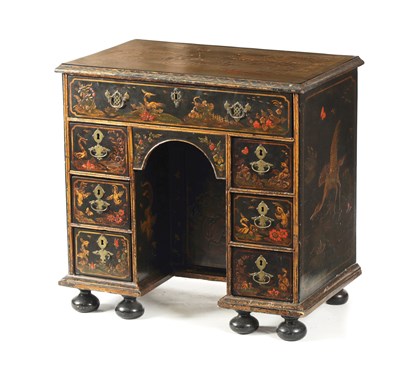 Lot 1476 - A GOOD QUEEN ANNE CHINOISERIE DECORATED LACQUER WORK KNEEHOLE DESK