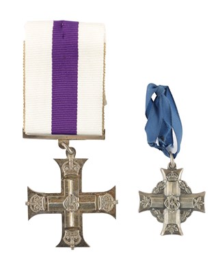 Lot 850 - A MILITARY CROSS MEDAL AND A CANADIAN MEMORIAL CROSS